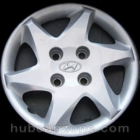 2004-2006 Hyundai Elantra hubcap 15"